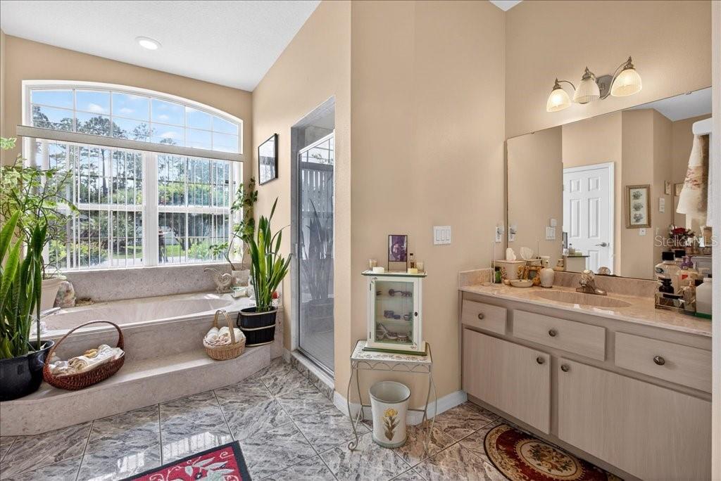 Image 38 of 62 For 52 Upshire Path