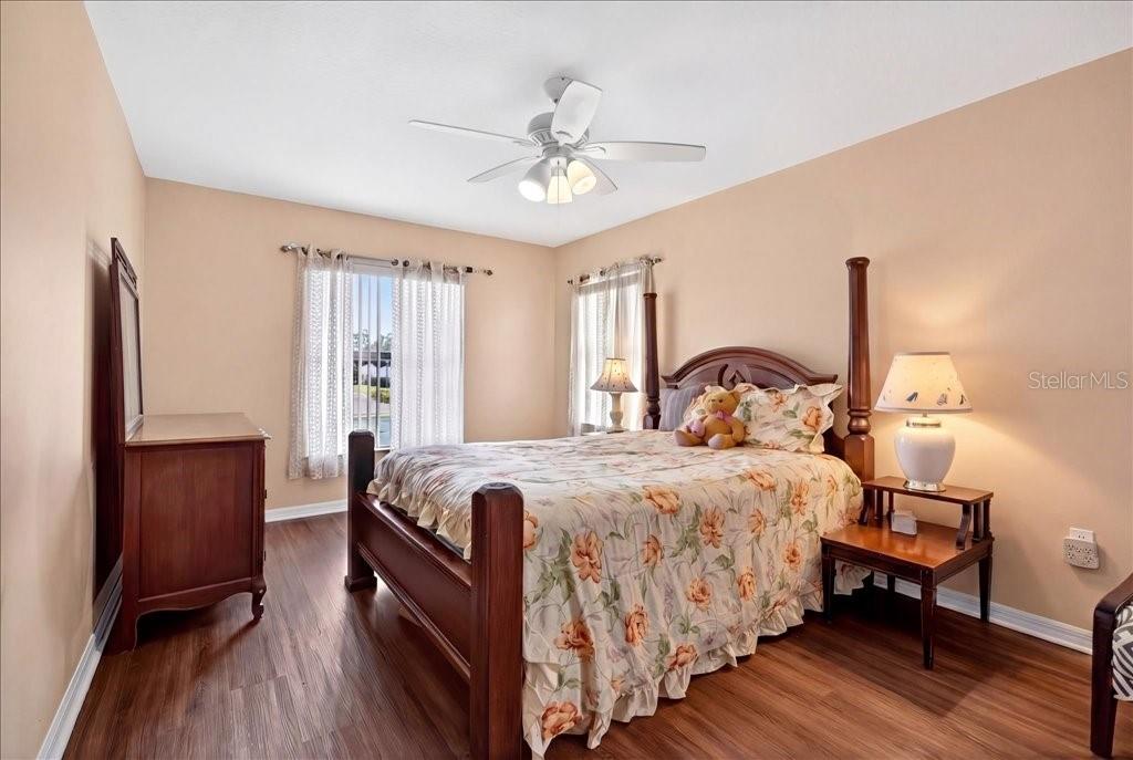 Image 51 of 62 For 52 Upshire Path