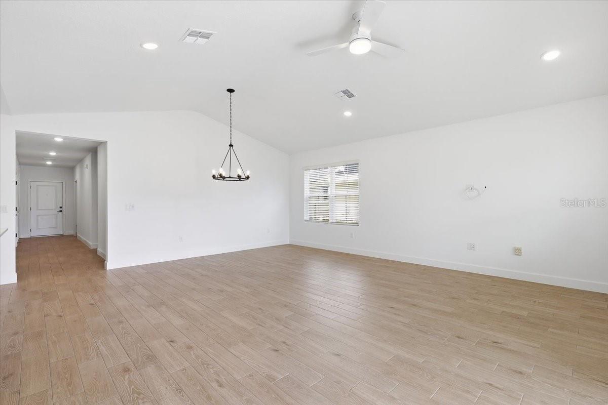 Image 11 of 51 For 20 Ludlow Lane W