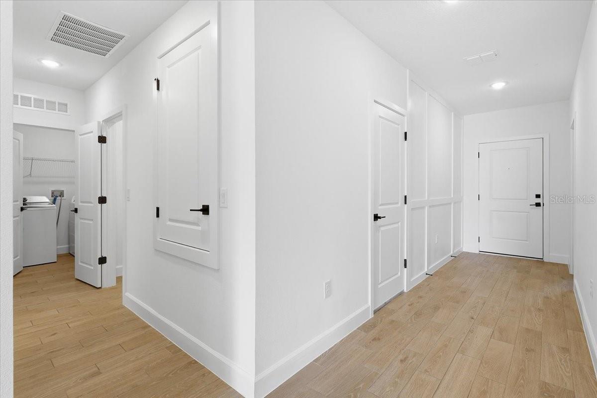 Image 12 of 51 For 20 Ludlow Lane W