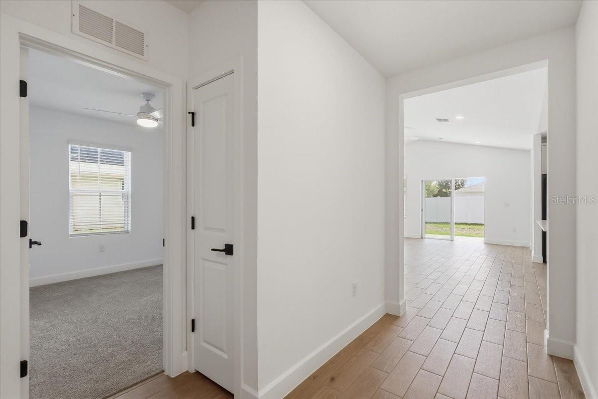 Image 13 of 51 For 20 Ludlow Lane W