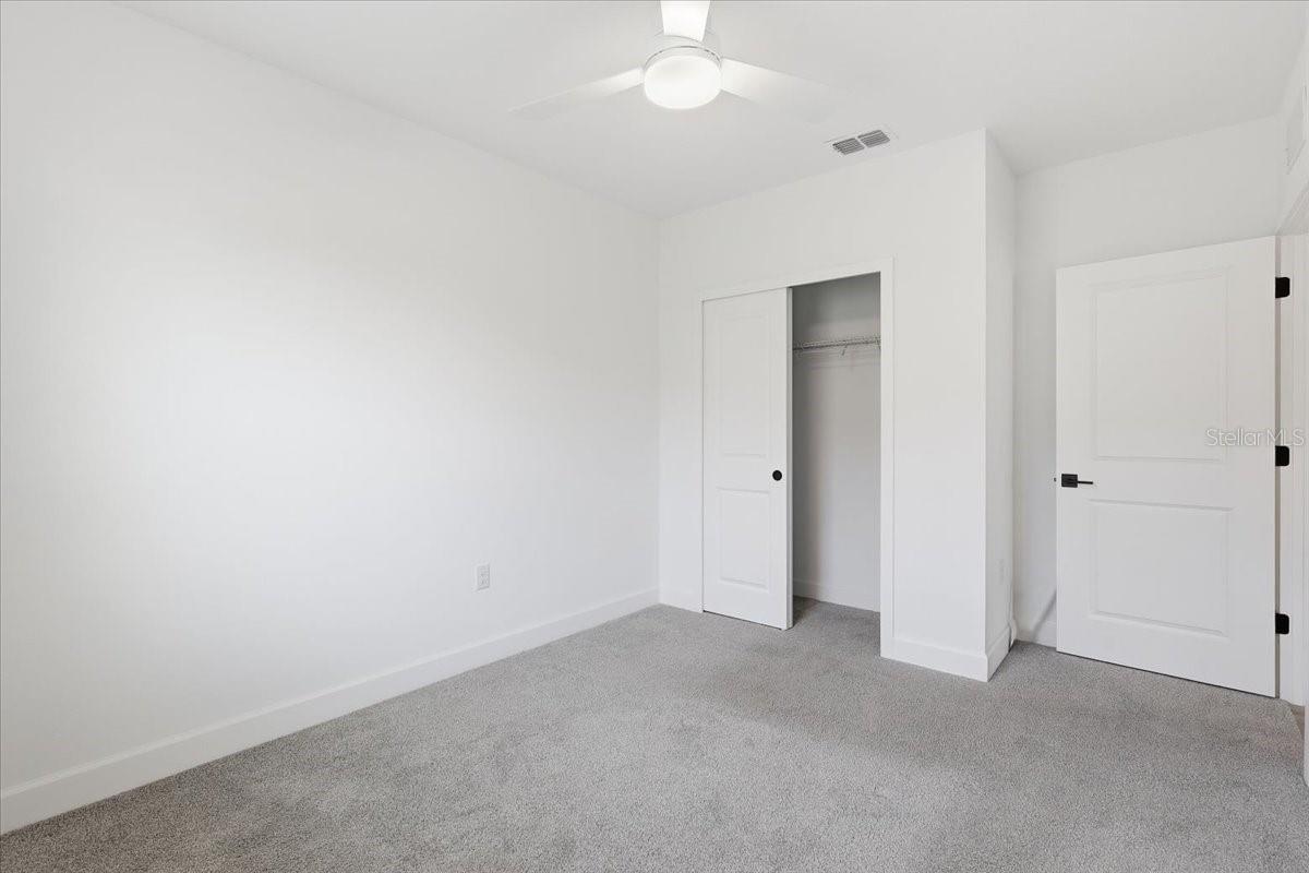 Image 14 of 51 For 20 Ludlow Lane W