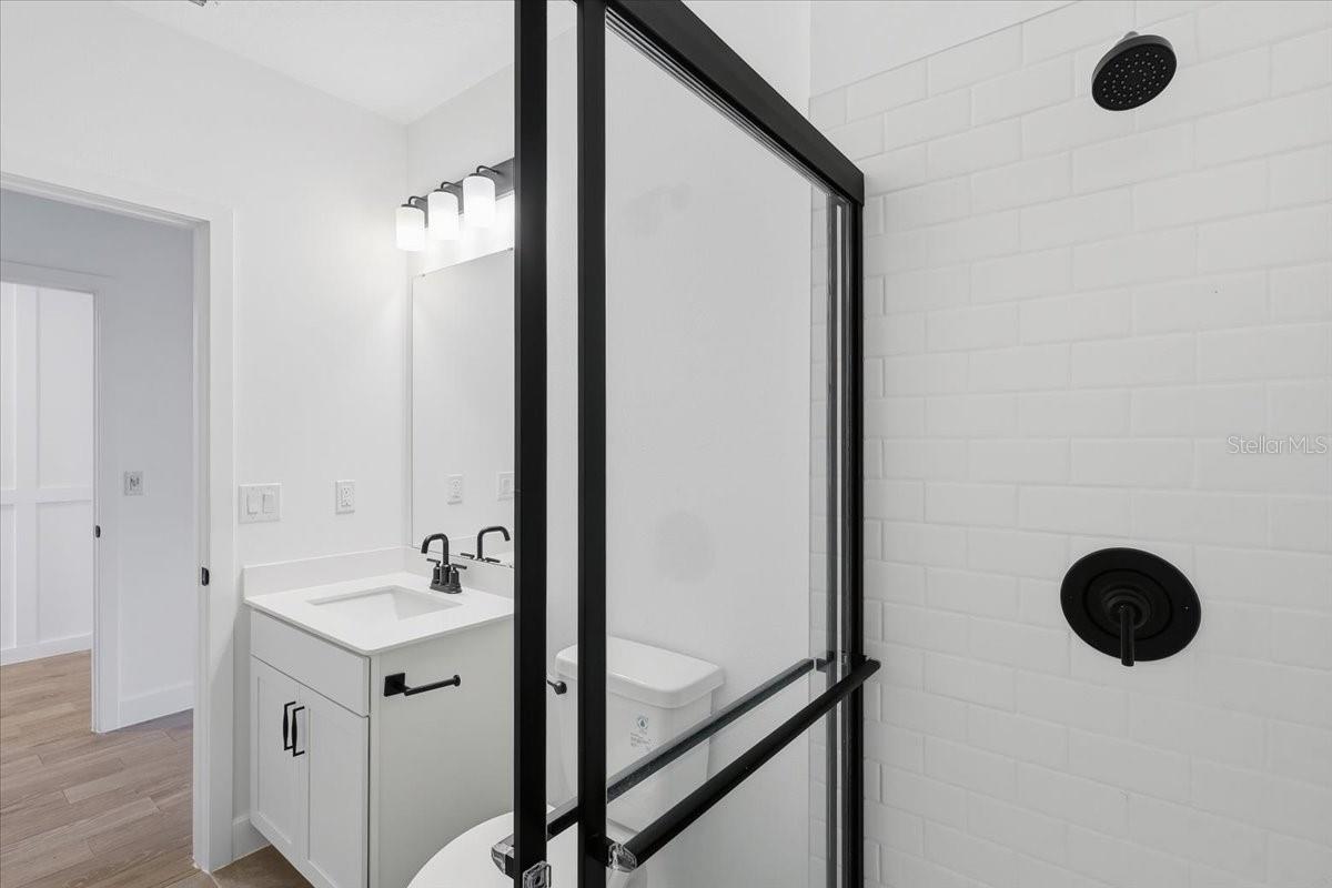 Image 16 of 51 For 20 Ludlow Lane W