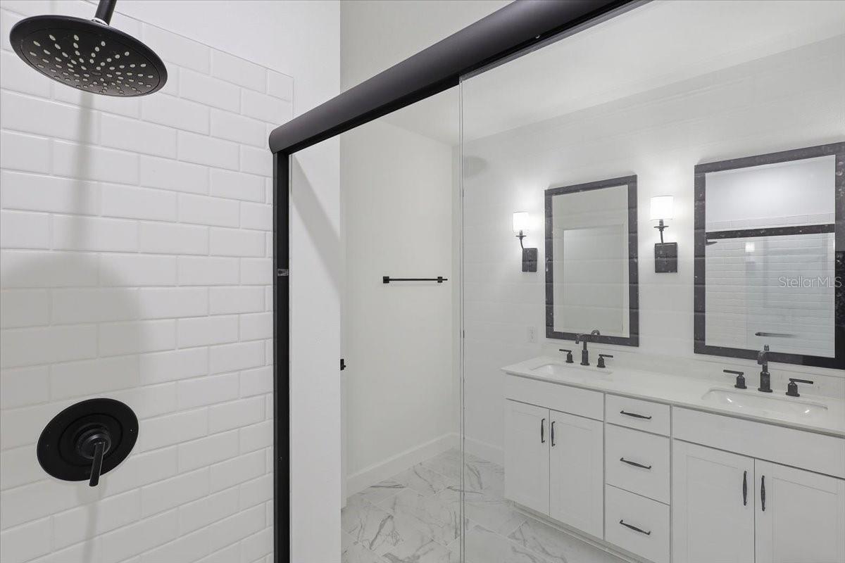 Image 19 of 51 For 20 Ludlow Lane W