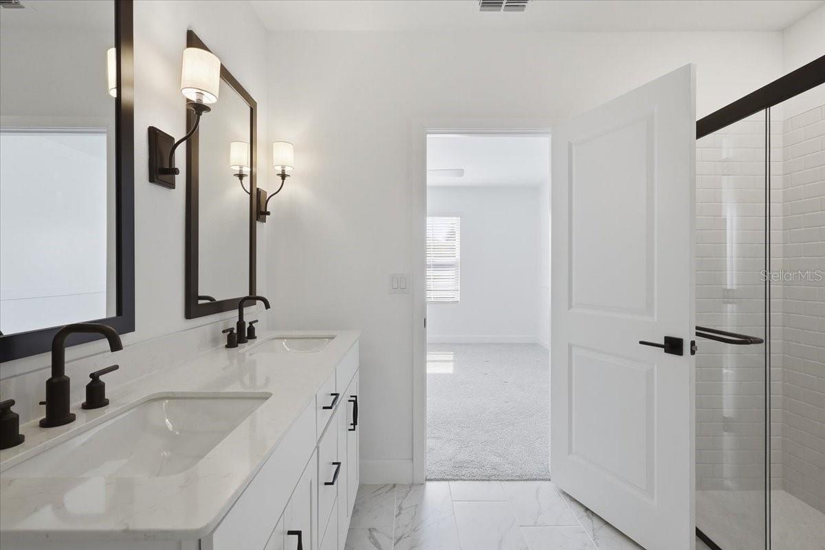 Image 20 of 51 For 20 Ludlow Lane W