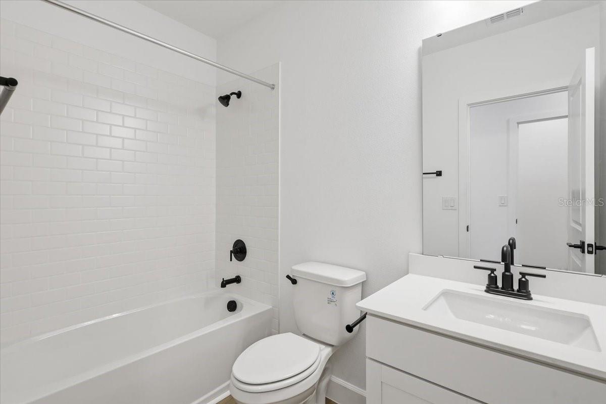 Image 22 of 51 For 20 Ludlow Lane W