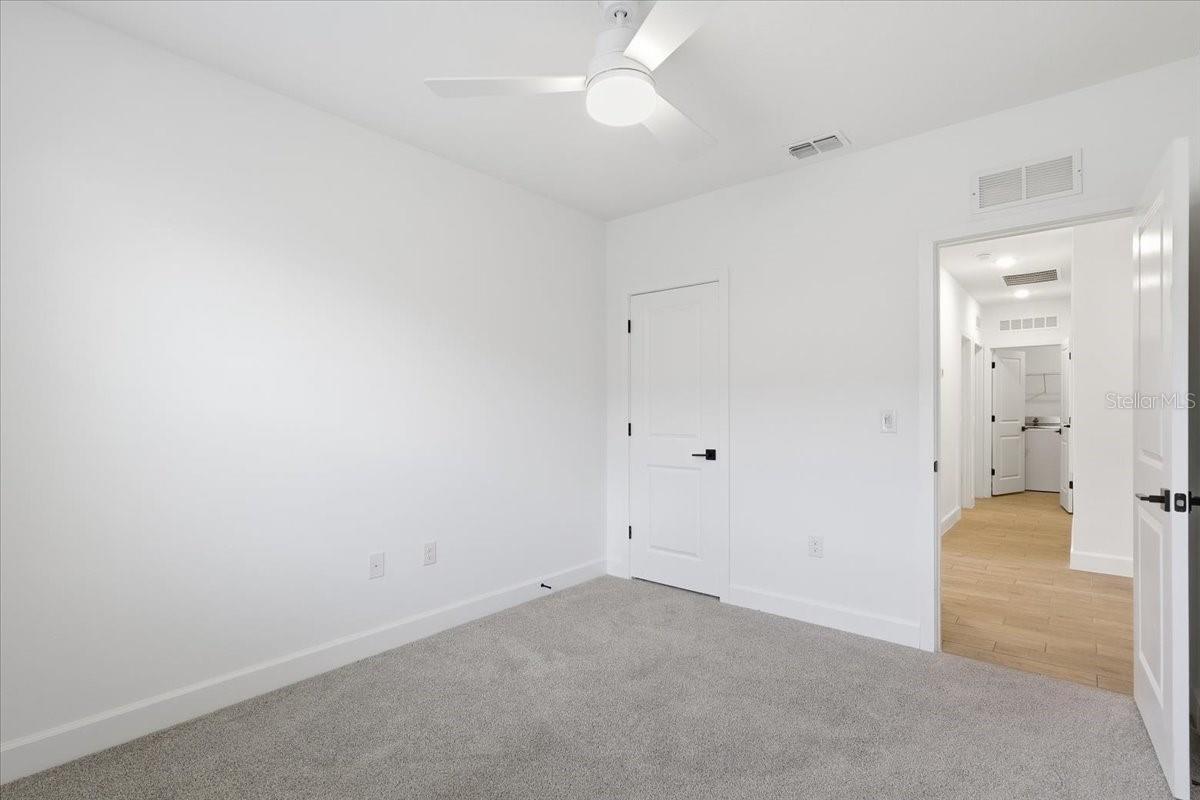 Image 24 of 51 For 20 Ludlow Lane W