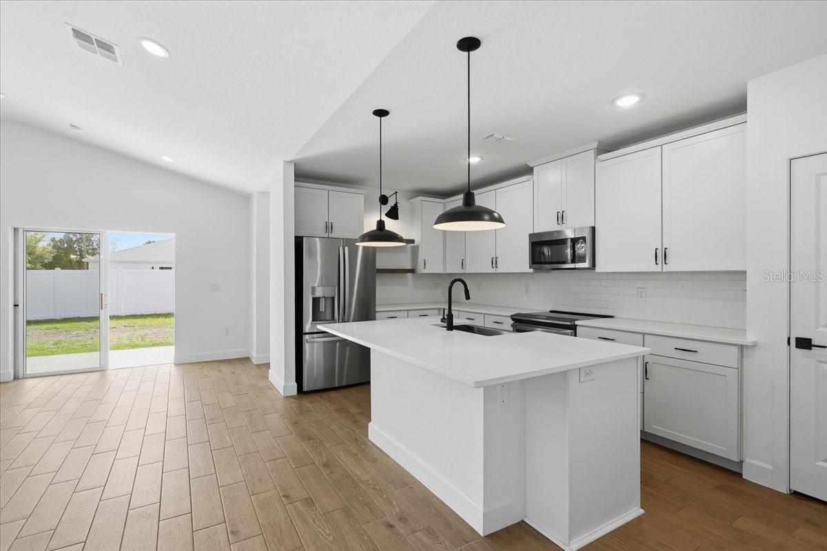 Image 3 of 51 For 20 Ludlow Lane W