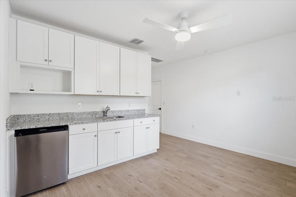 Image 31 of 51 For 20 Ludlow Lane W