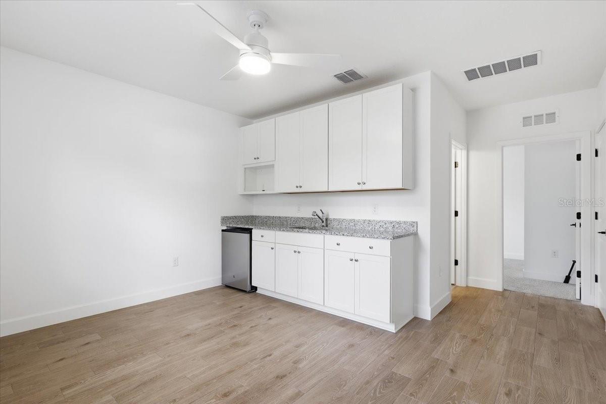 Image 32 of 51 For 20 Ludlow Lane W