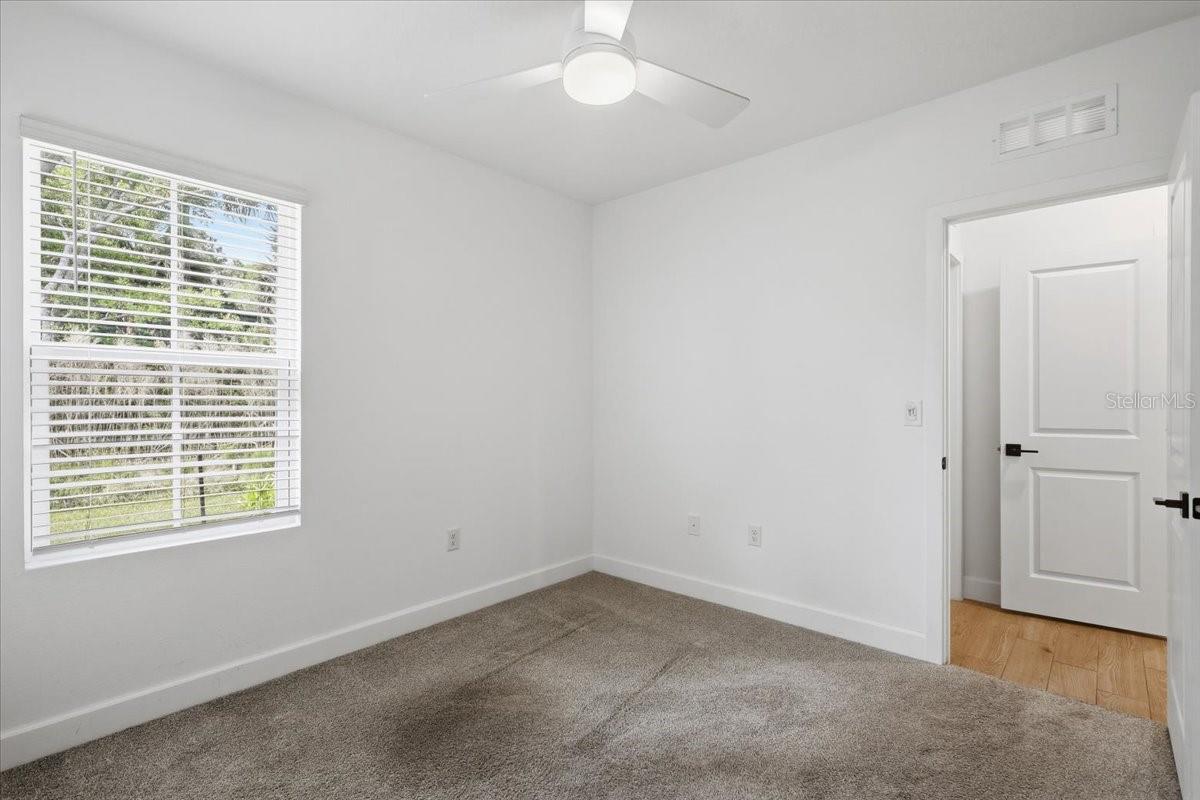 Image 33 of 51 For 20 Ludlow Lane W