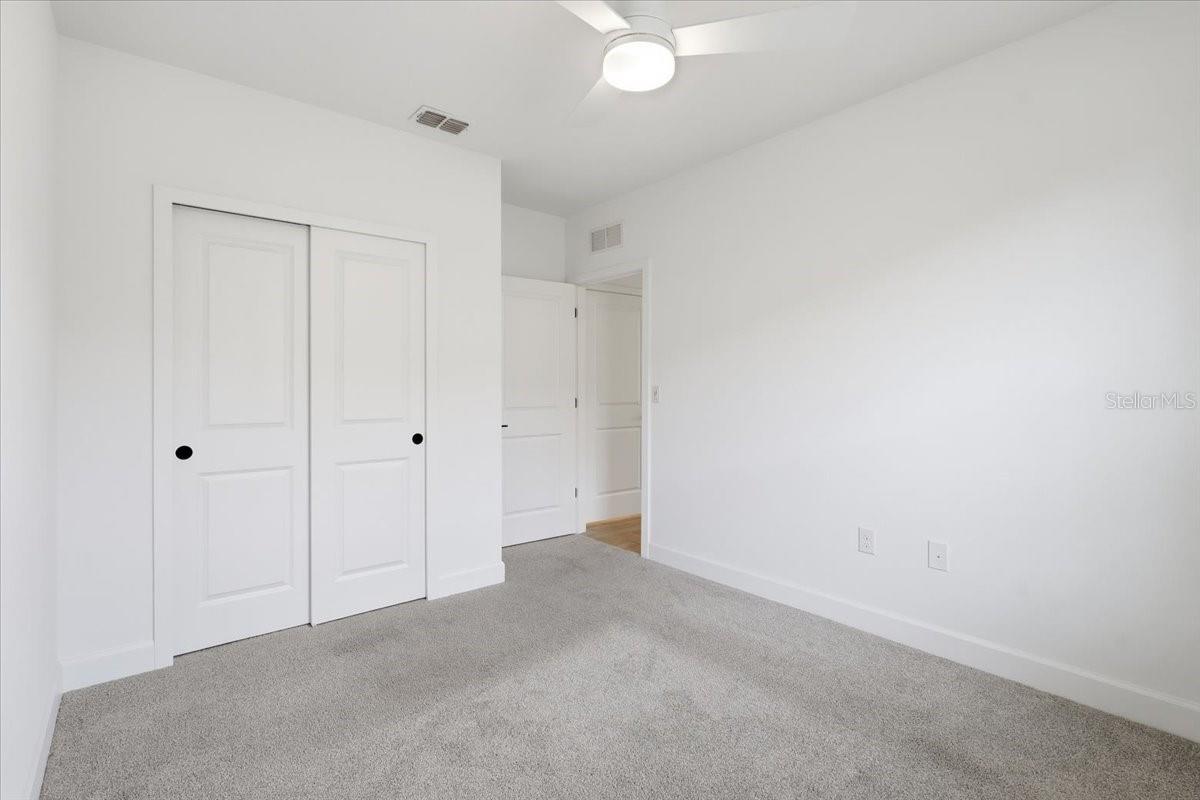 Image 34 of 51 For 20 Ludlow Lane W