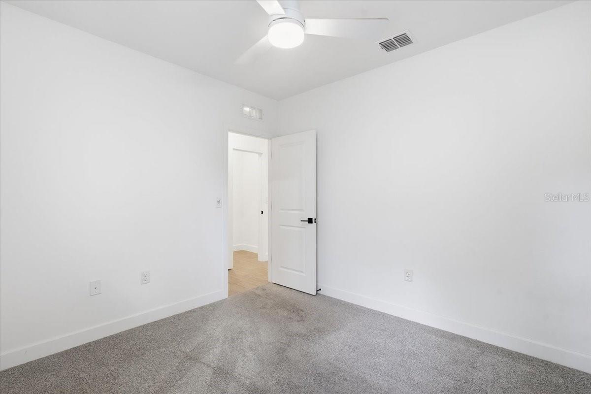 Image 36 of 51 For 20 Ludlow Lane W