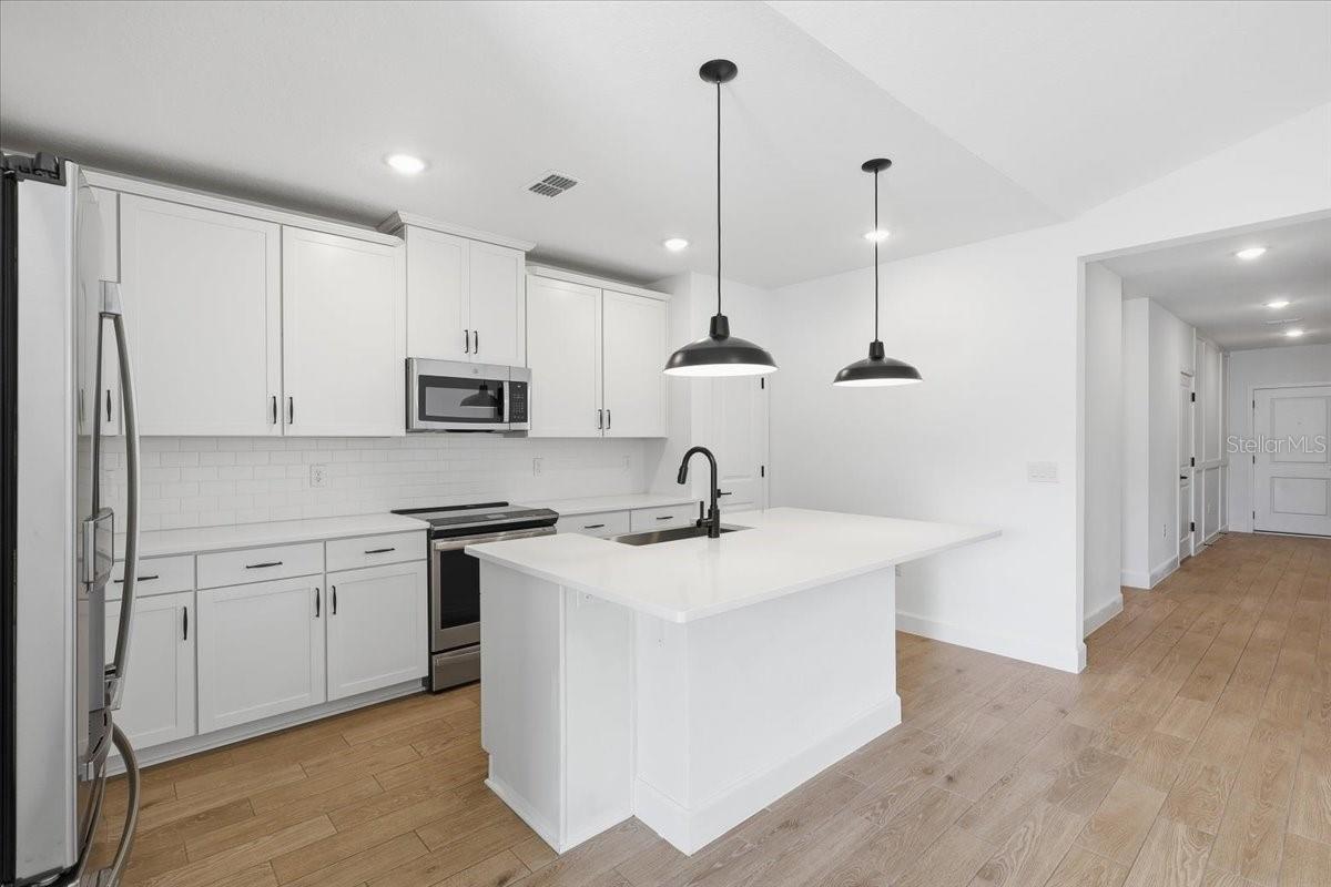 Image 6 of 51 For 20 Ludlow Lane W