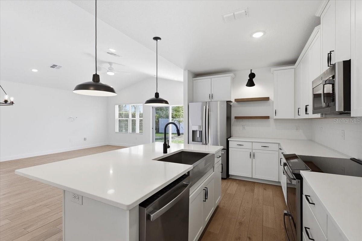 Image 7 of 51 For 20 Ludlow Lane W