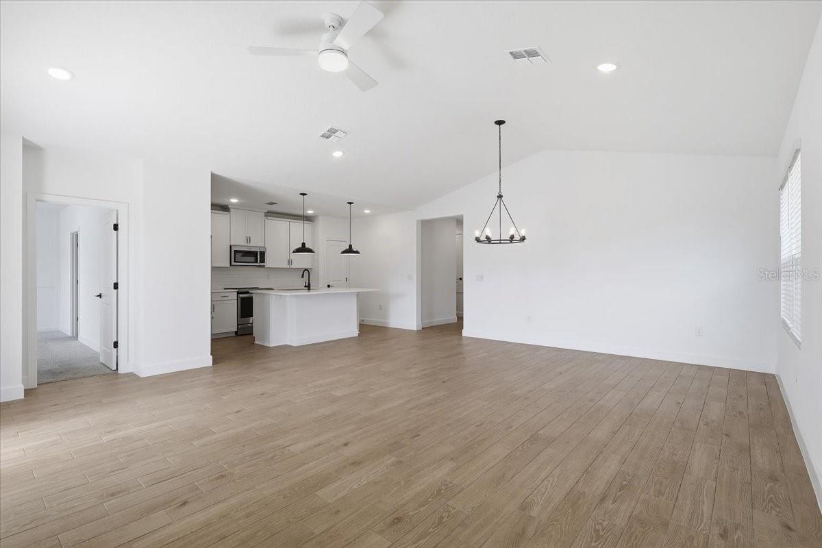 Image 9 of 51 For 20 Ludlow Lane W