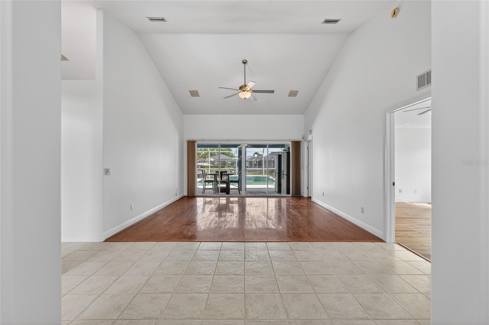 Image 14 of 75 For 20 Corona Court