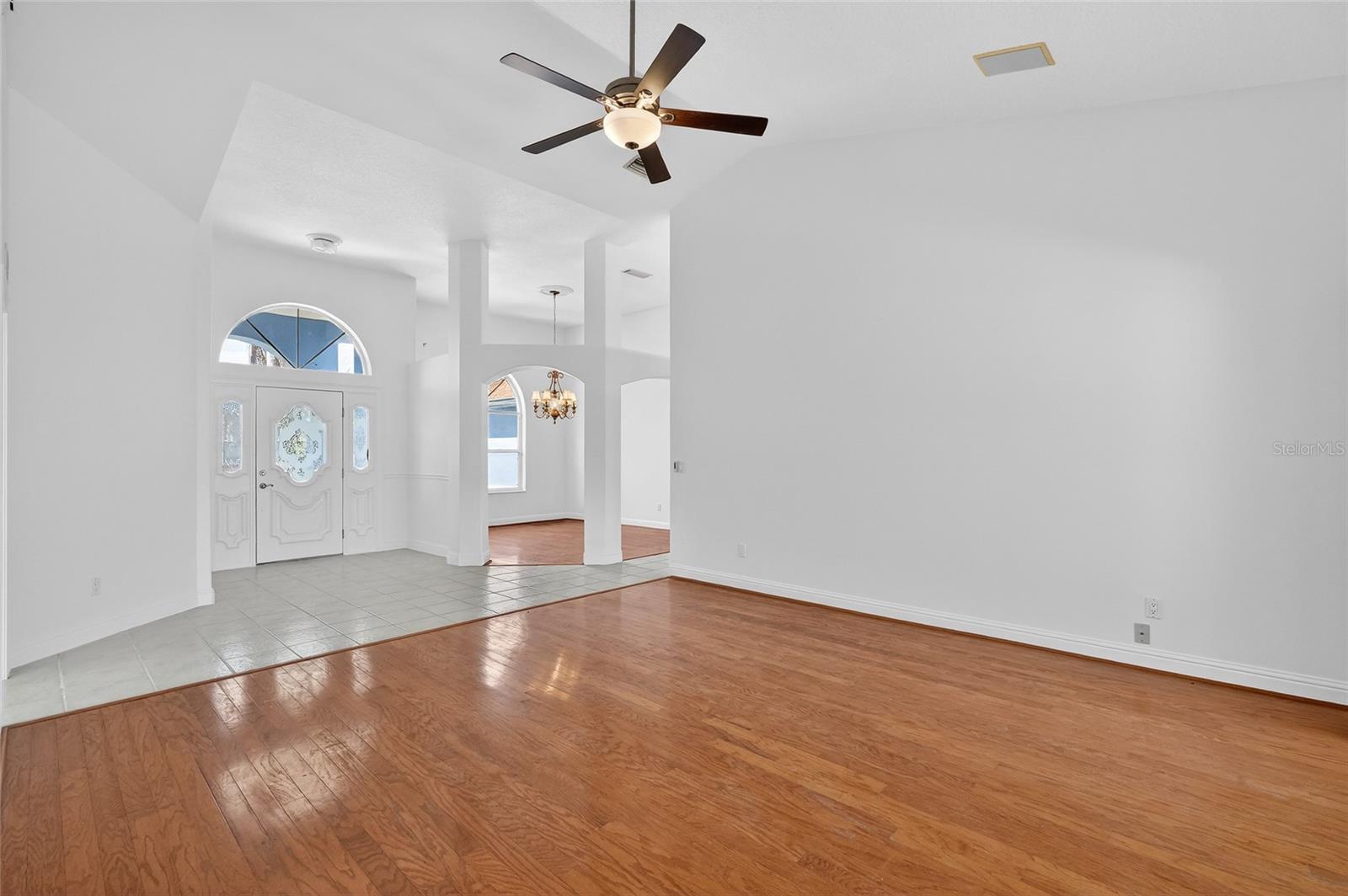 Image 17 of 75 For 20 Corona Court