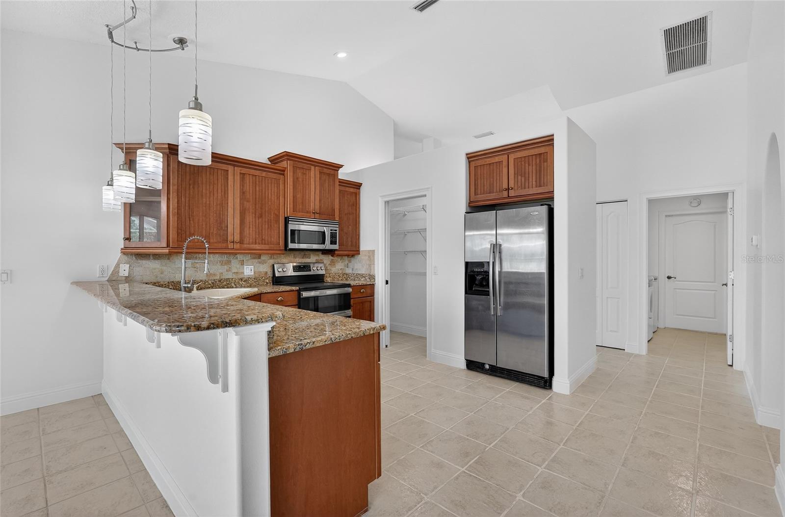 Image 19 of 75 For 20 Corona Court