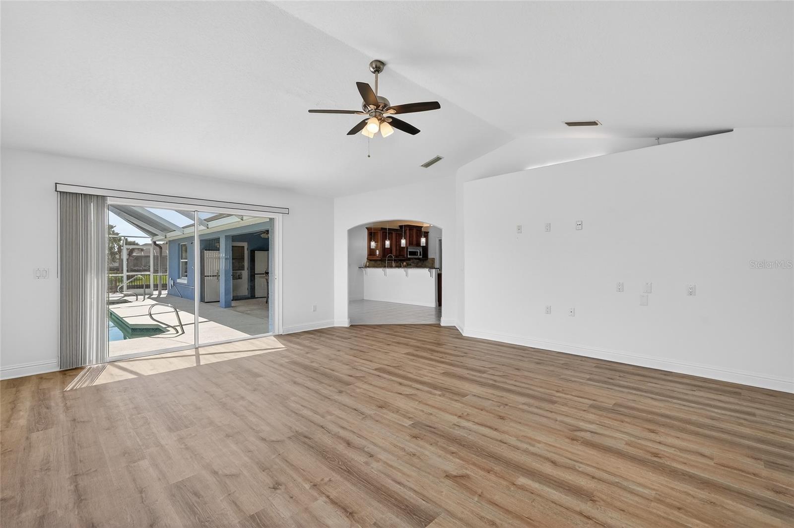 Image 27 of 75 For 20 Corona Court