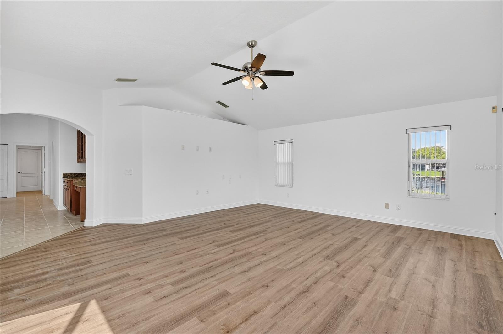 Image 28 of 75 For 20 Corona Court