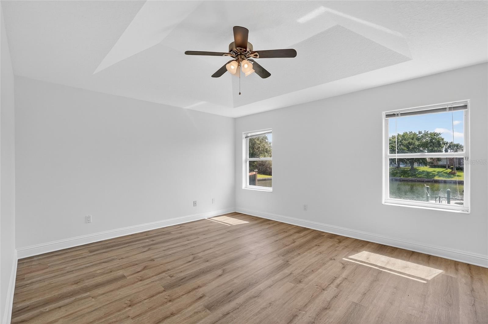 Image 29 of 75 For 20 Corona Court