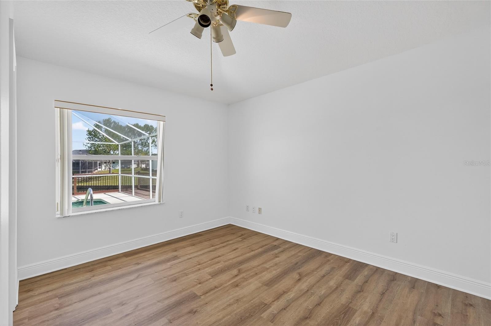 Image 39 of 75 For 20 Corona Court