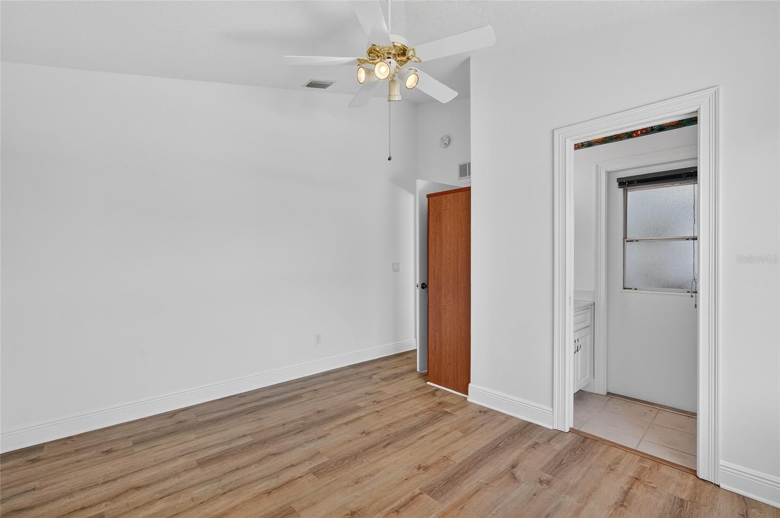 Image 40 of 75 For 20 Corona Court