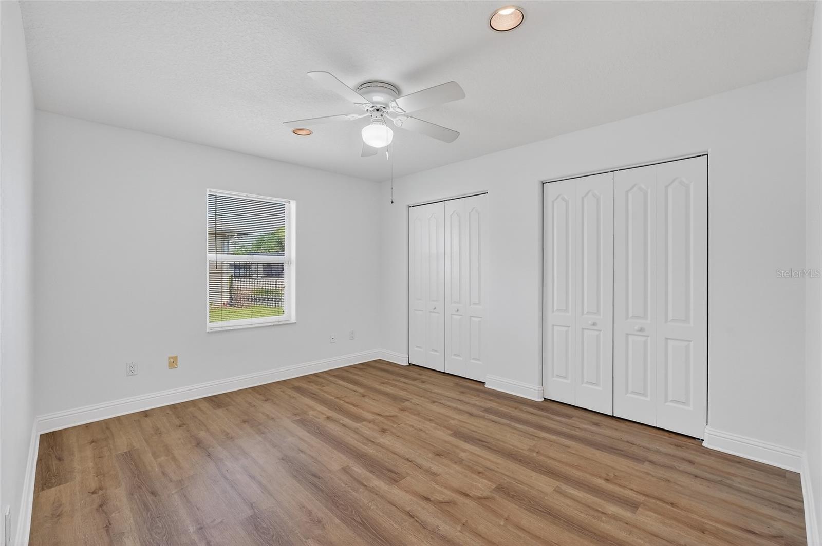 Image 42 of 75 For 20 Corona Court