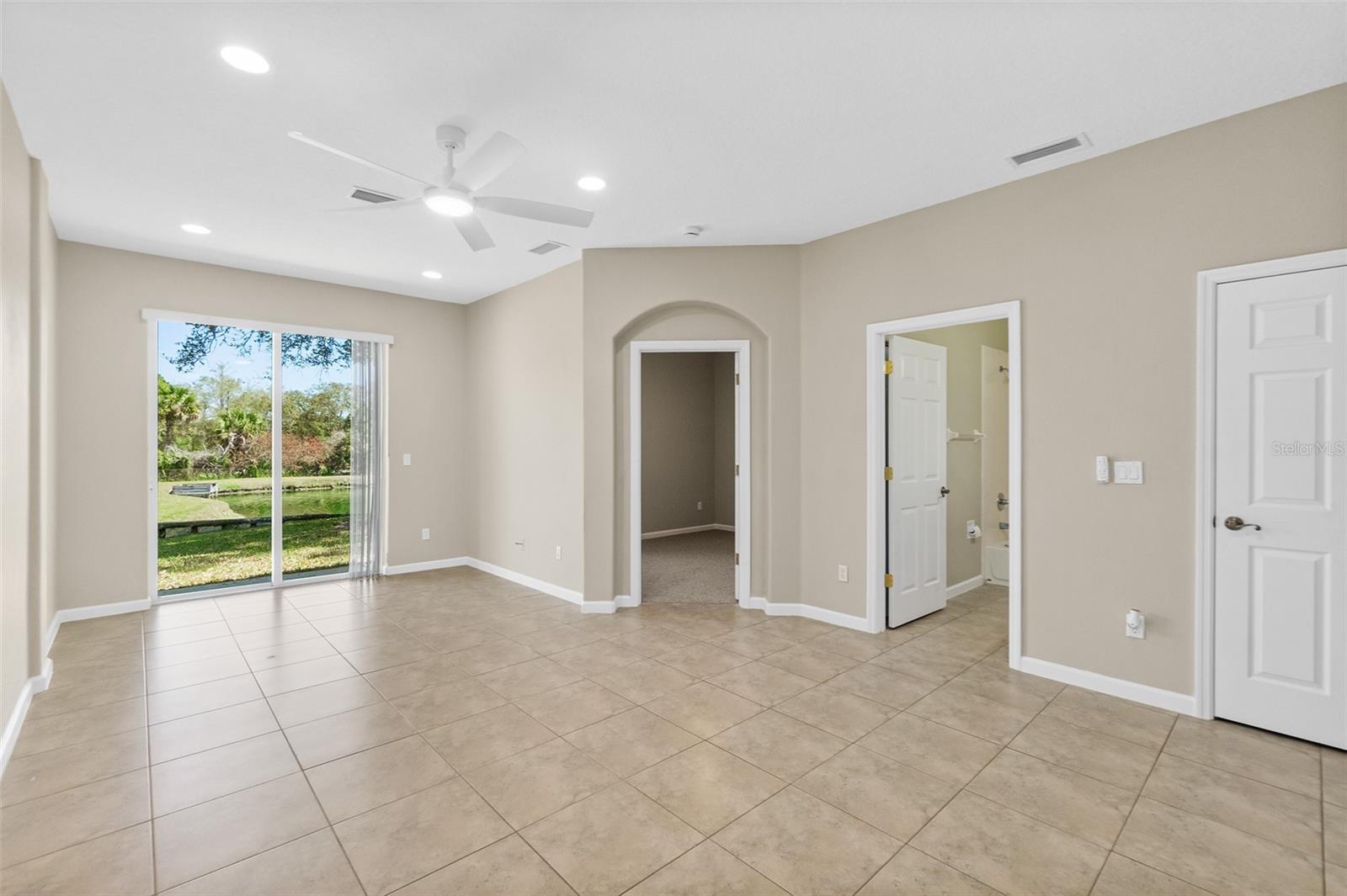 Image 10 of 48 For 2001 Palm Drive B101