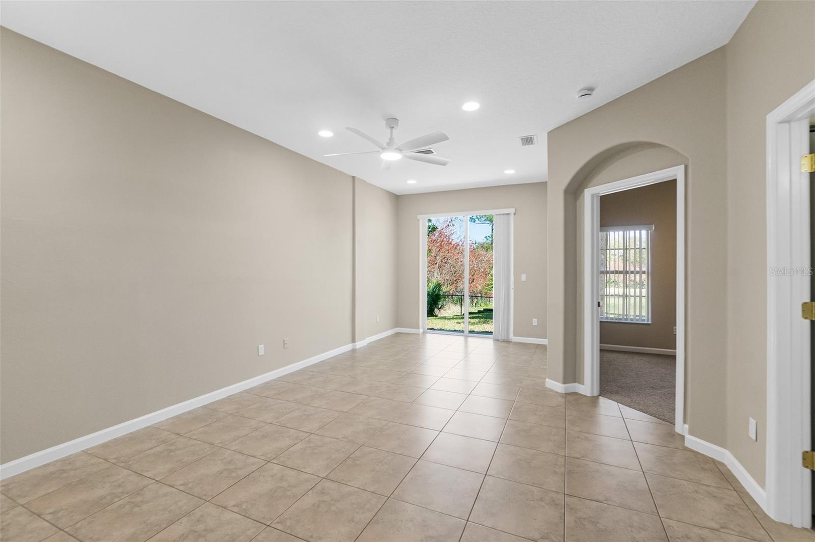 Image 11 of 48 For 2001 Palm Drive B101