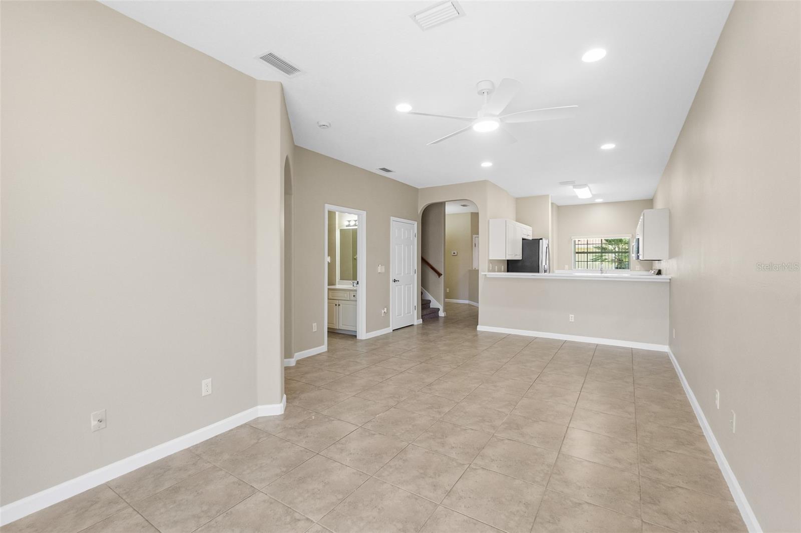 Image 16 of 48 For 2001 Palm Drive B101