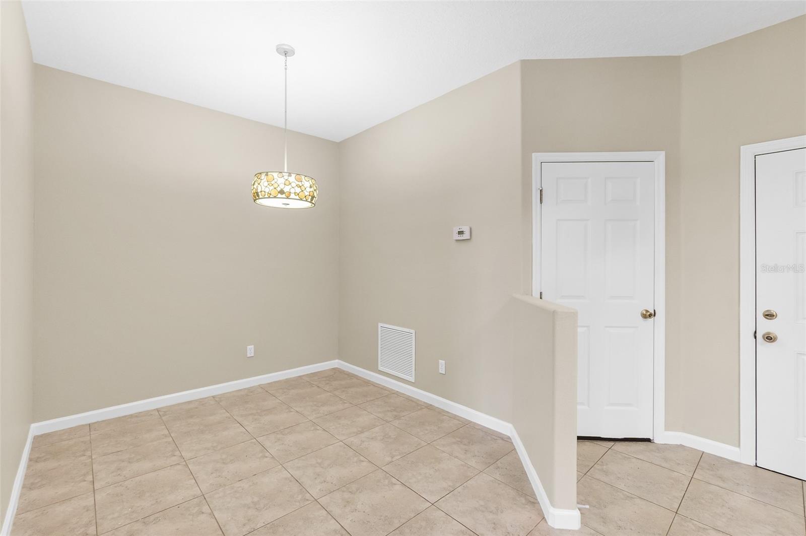 Image 19 of 48 For 2001 Palm Drive B101