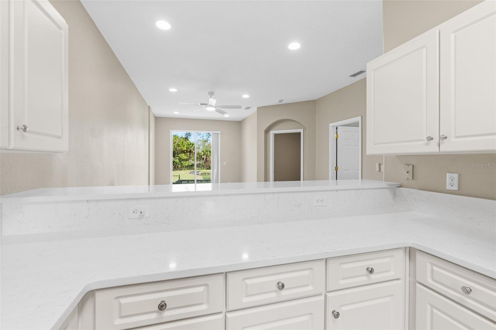 Image 26 of 48 For 2001 Palm Drive B101