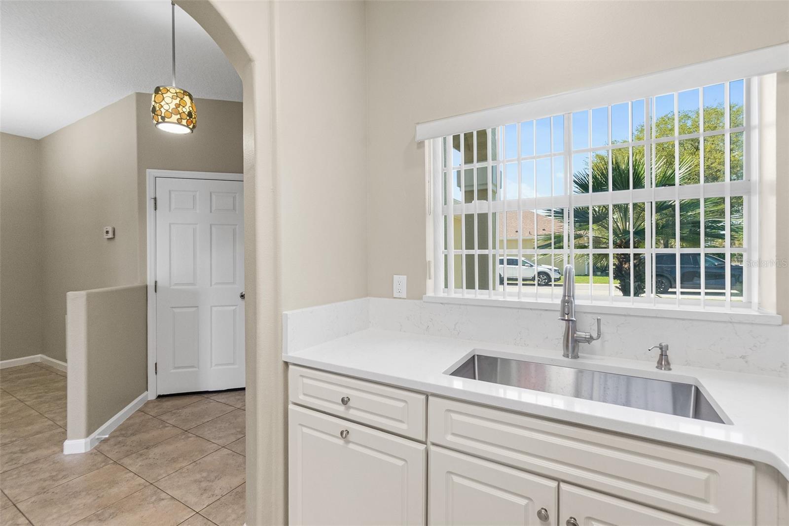 Image 28 of 48 For 2001 Palm Drive B101