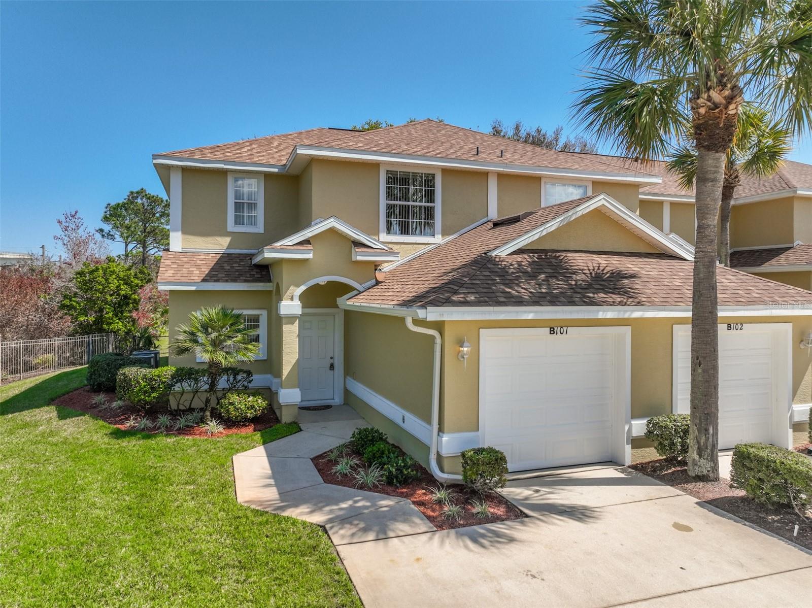 Image 3 of 48 For 2001 Palm Drive B101