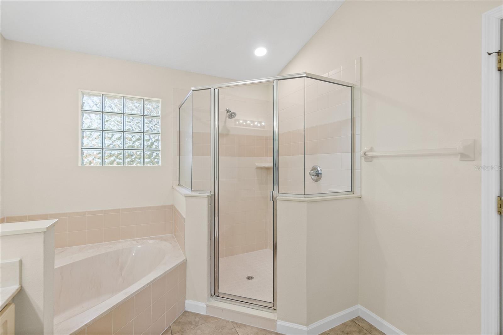 Image 32 of 48 For 2001 Palm Drive B101