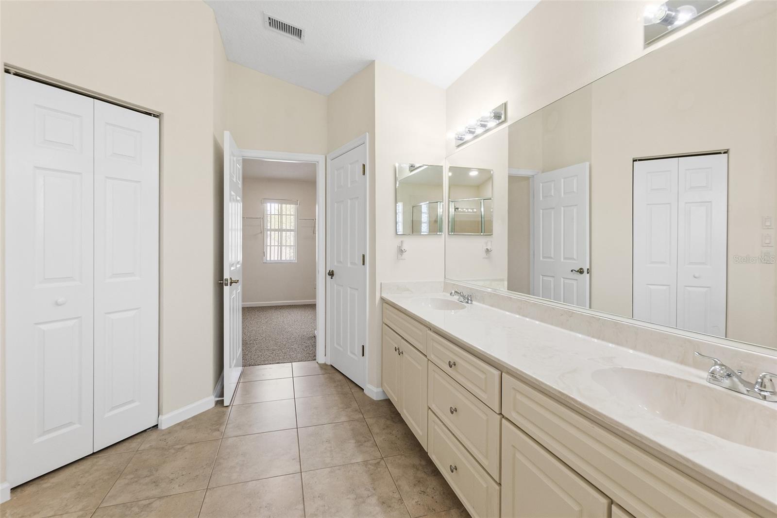 Image 33 of 48 For 2001 Palm Drive B101