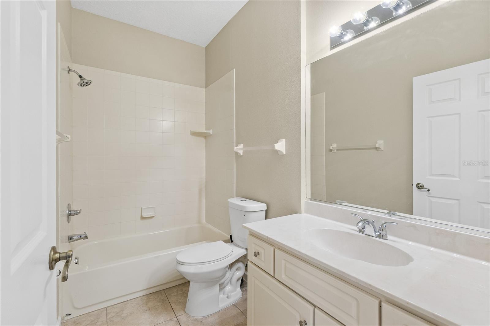 Image 39 of 48 For 2001 Palm Drive B101