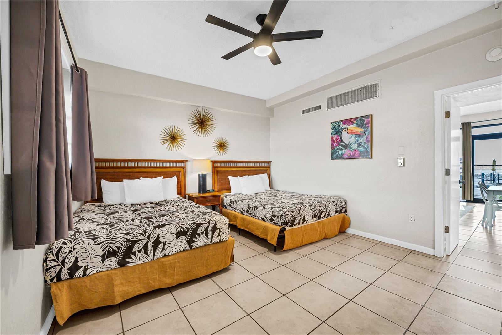 Image 12 of 34 For 2301 Atlantic Avenue 106