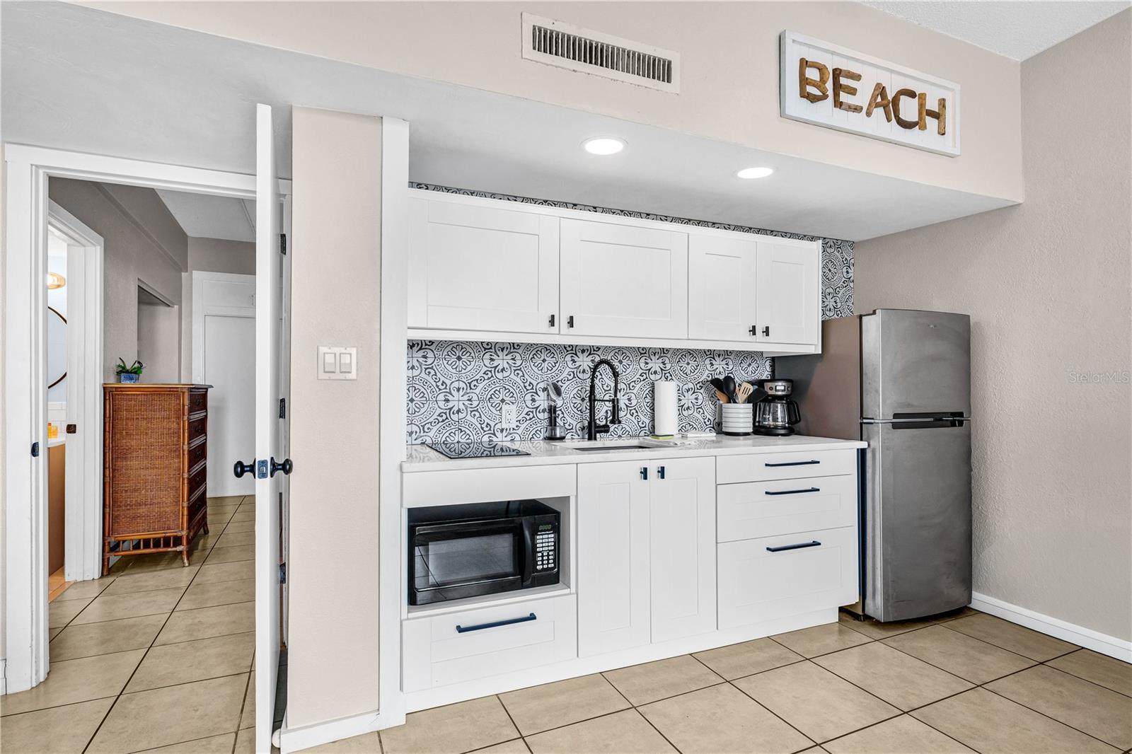 Image 13 of 34 For 2301 Atlantic Avenue 106