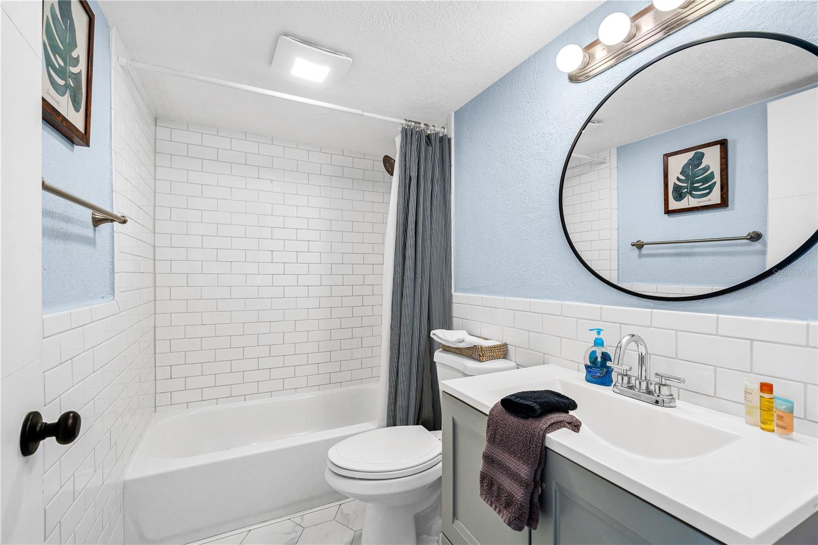 Image 3 of 34 For 2301 Atlantic Avenue 106