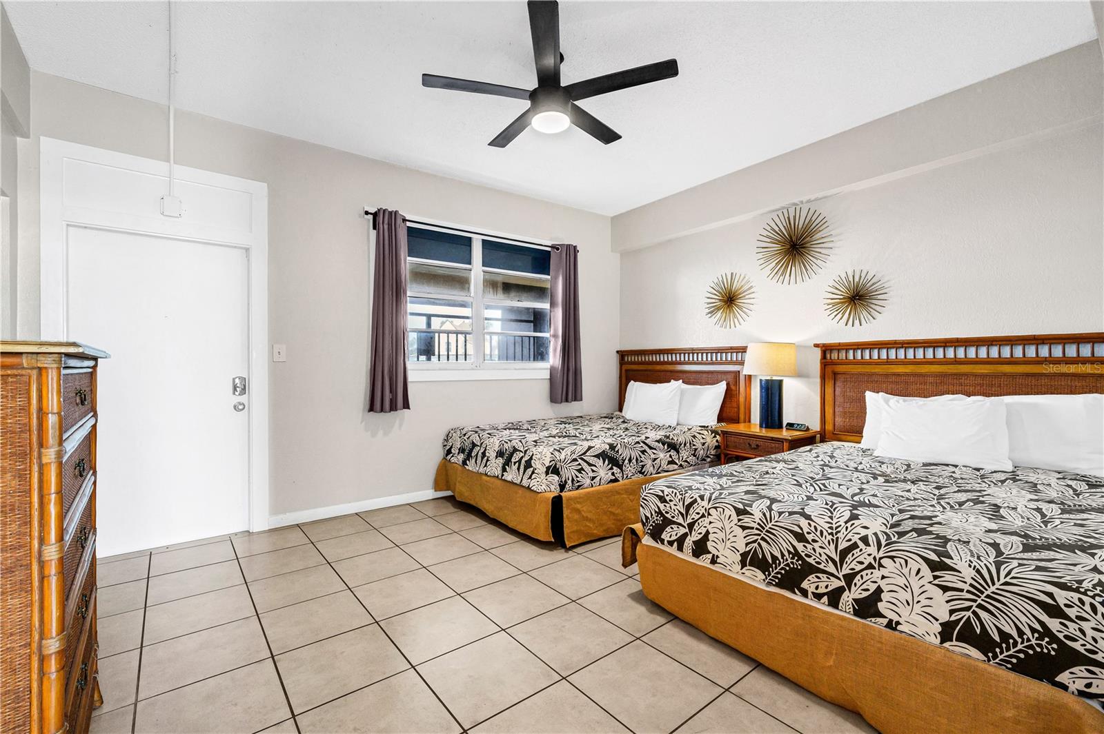 Image 5 of 34 For 2301 Atlantic Avenue 106