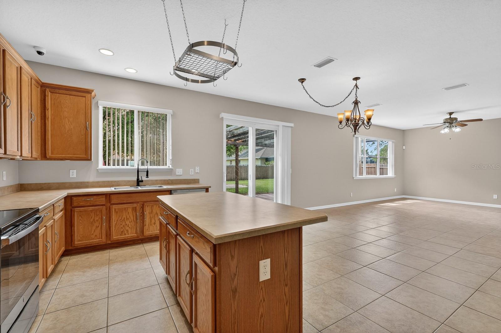 Image 17 of 58 For 23 Burnham Lane