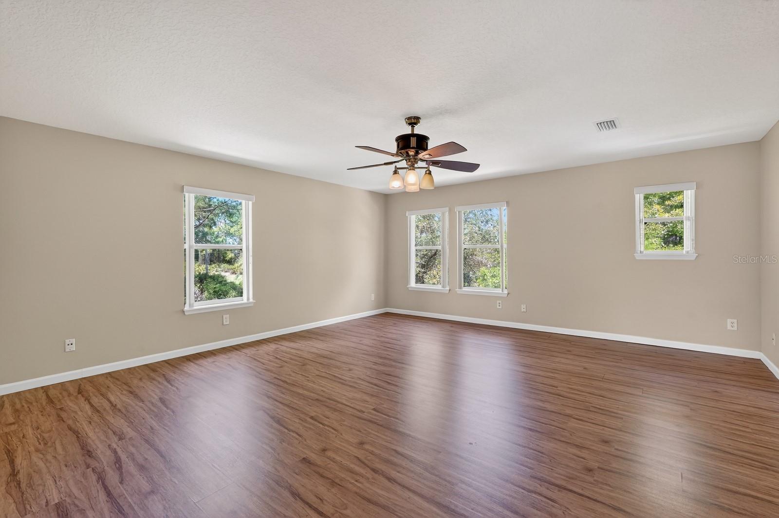 Image 18 of 58 For 23 Burnham Lane