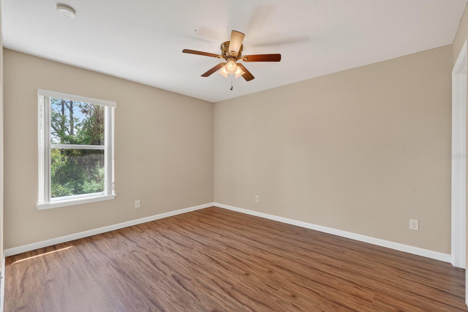 Image 25 of 58 For 23 Burnham Lane