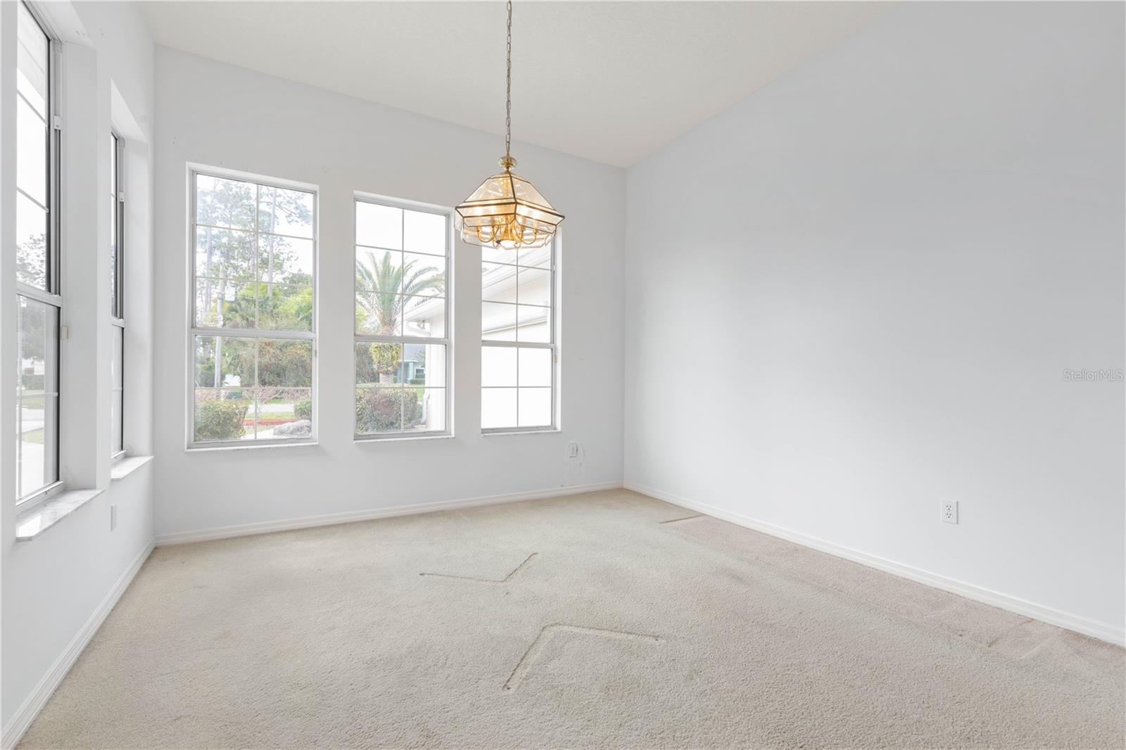 Image 14 of 78 For 277 Wellington Drive