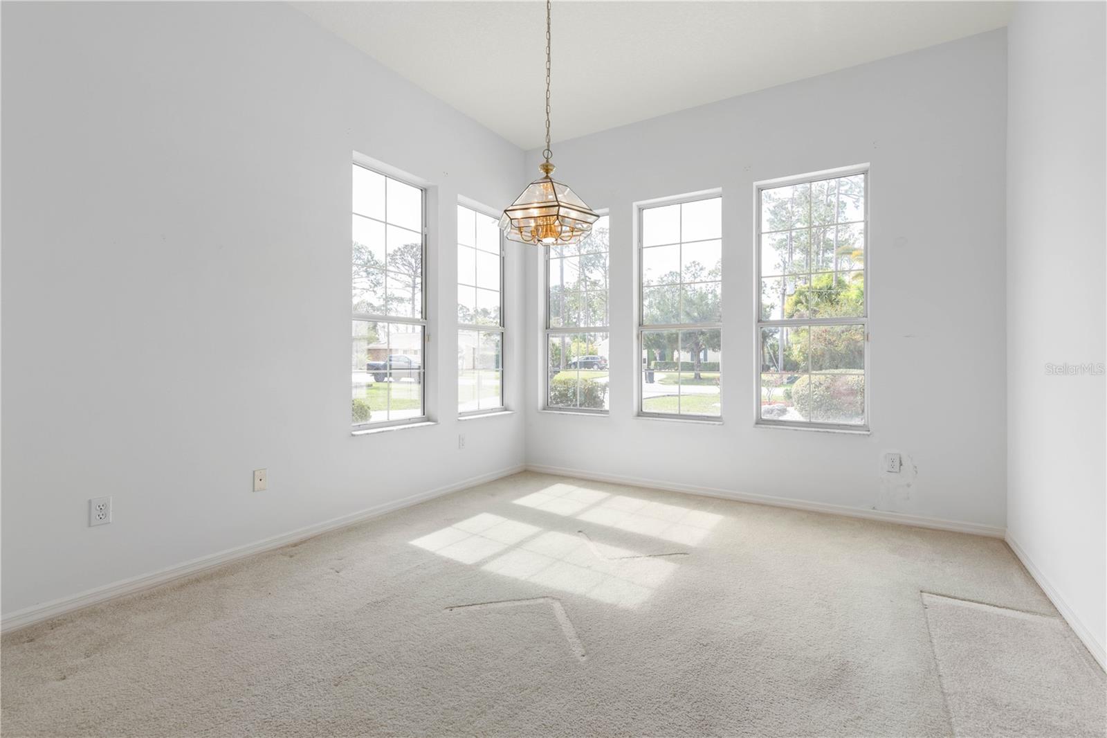 Image 16 of 78 For 277 Wellington Drive