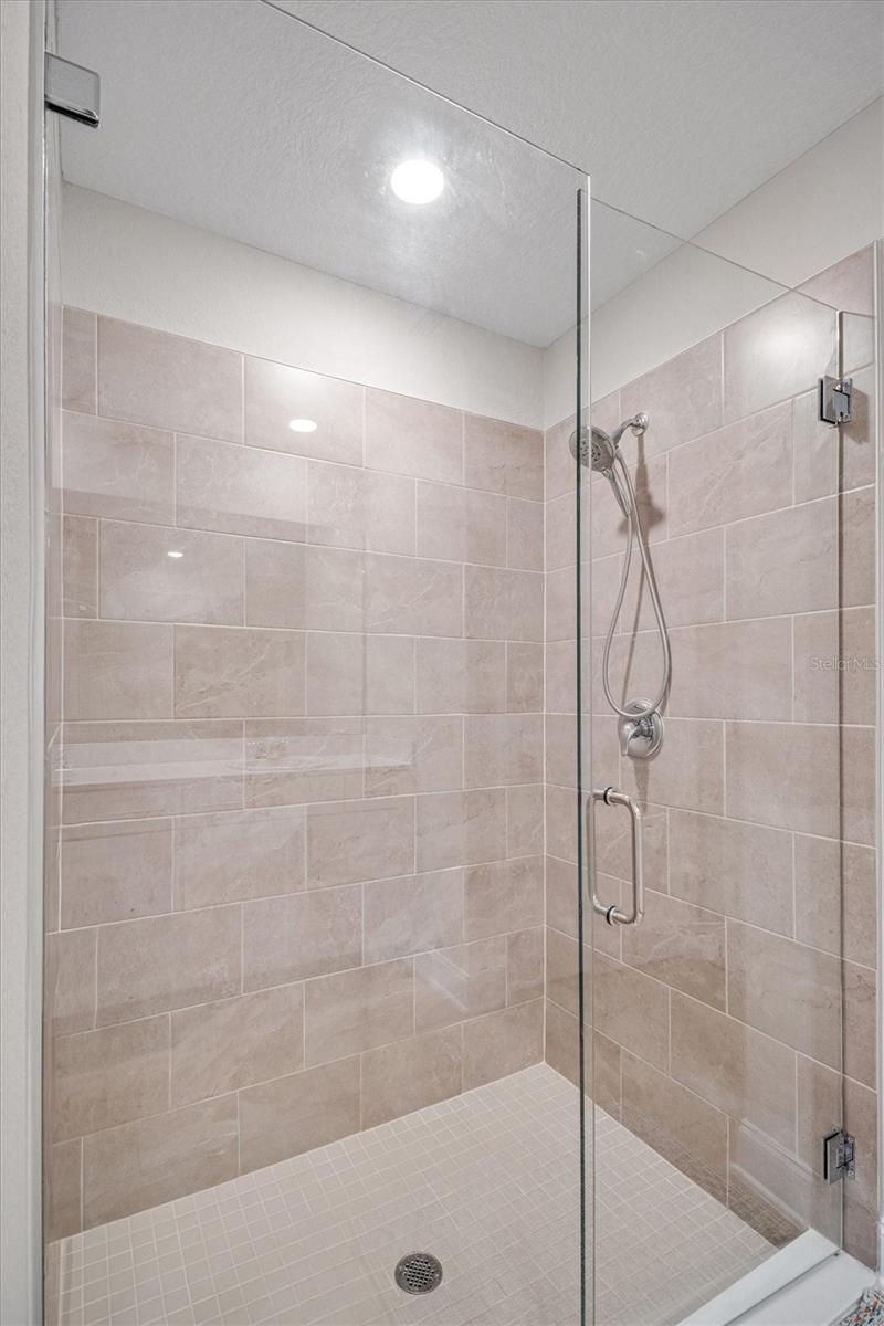 Image 10 of 27 For 7 Summerwood Road N