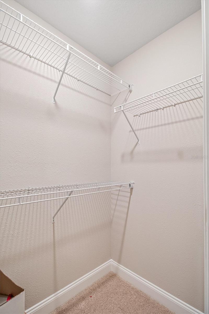 Image 11 of 27 For 7 Summerwood Road N